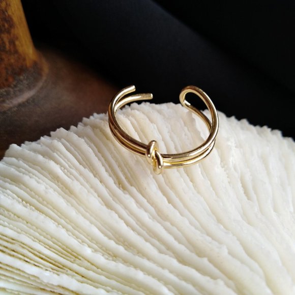 Minimalist Twisted Wire Knot Rings - Picture 9 of 11